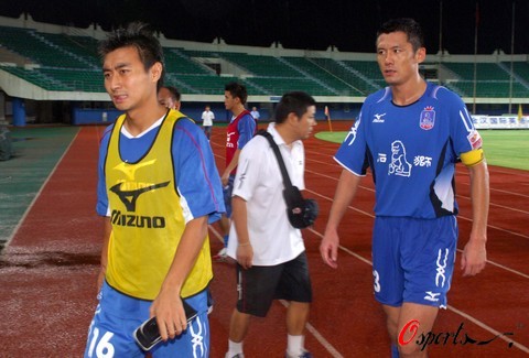 小孩哥！17岁卡尔成为欧冠最年轻连续3场进球球员