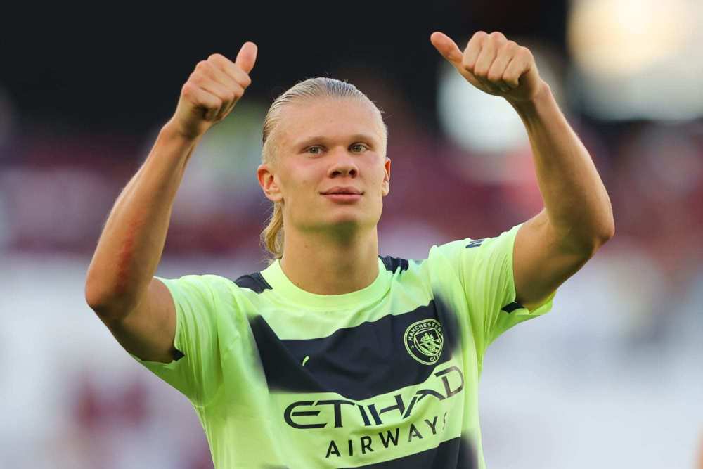 足球中超球员获选月最佳，数据联盟第一