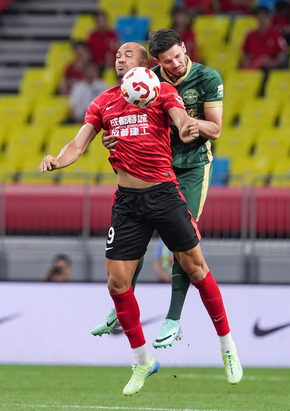 跟队记者：切尔西目前没打算外租门将约恩森