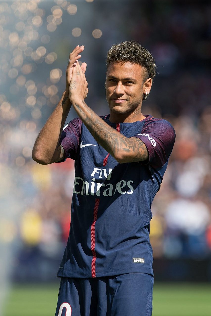 米兰主教练阿莱格里接受采访时表示：我期待冬季窗口的到来，我们会做合适的补强