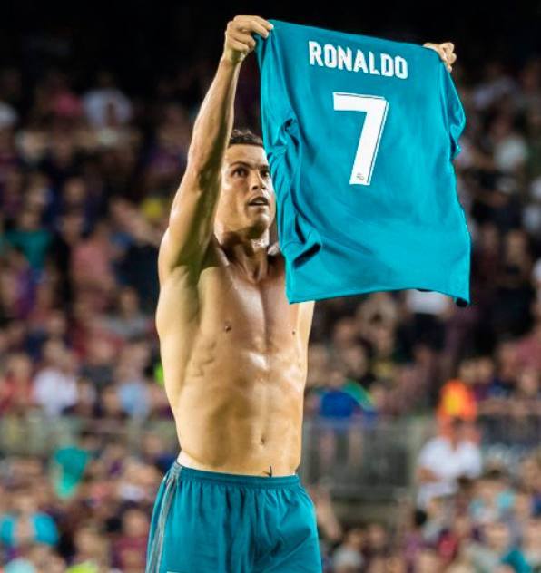 太阳报：女演员悉尼妹恢复单身后收到了大量英超球星的私信