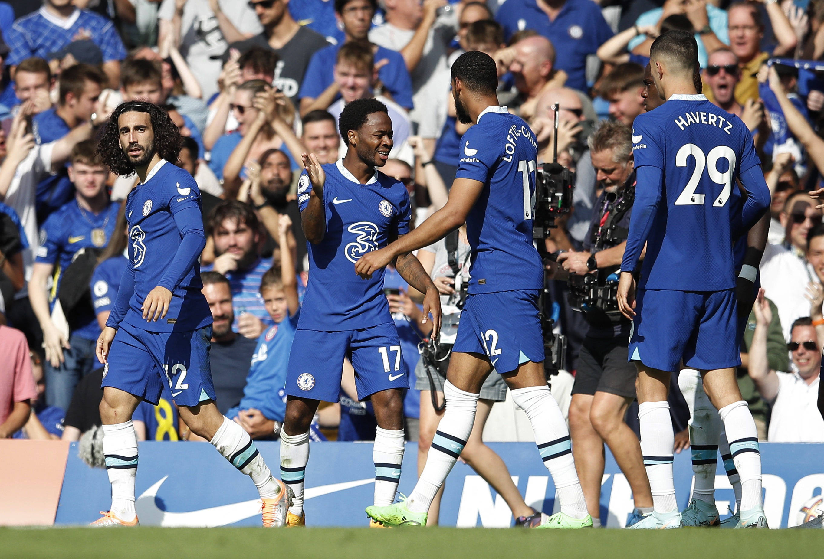 埃斯特旺：安帅在很多方面都帮了我，比赛后还给了我一个拥抱